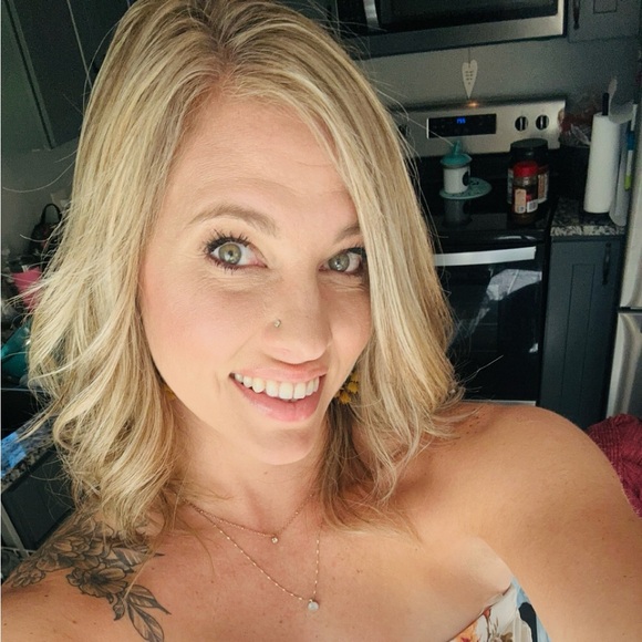Meet your Posher, Michelle - Picture 1 of 1